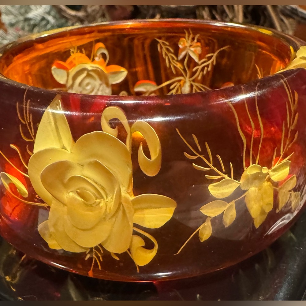 BEAUTIFUL reconstituted AMBER FLOWER BANGLE BRACELET